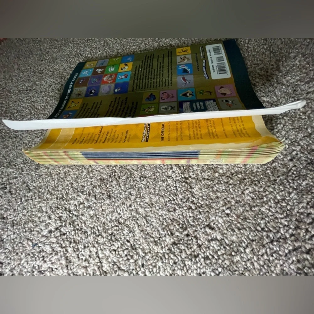 Pokémon Sun & Moon Pokedex Official Alola Region Adventure Guide Book